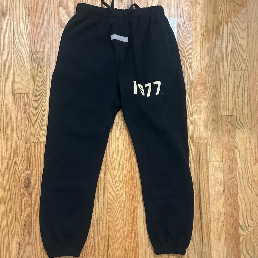Black 1977 Essentials Sweatpants